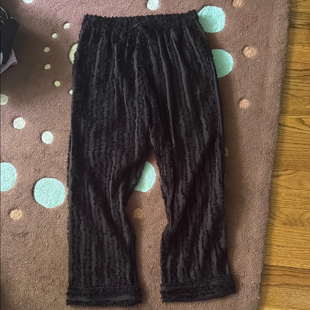 Buru Black Textured Cropped Pants